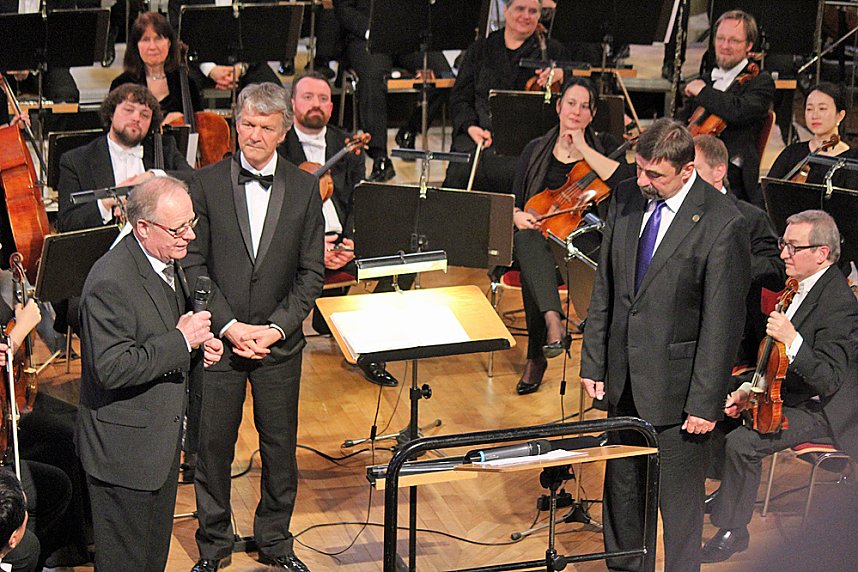 Zum Ehrenmitglied ernannt