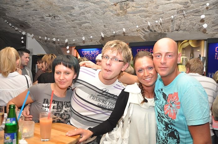 House Weihnachtsparty im Grease