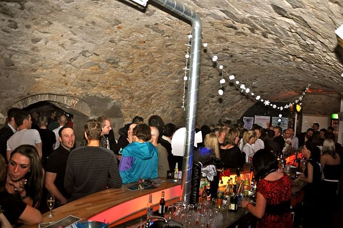 House Weihnachtsparty im Grease