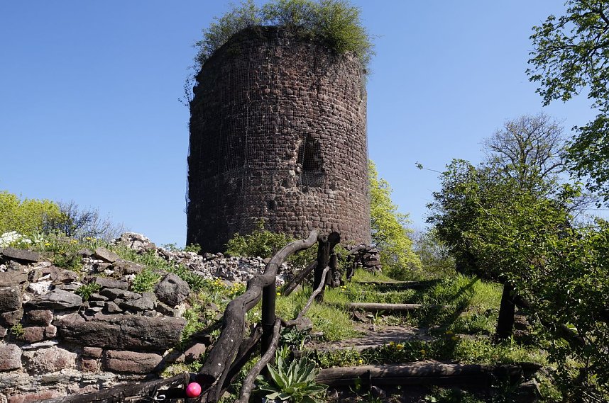 Ostereiersuche auf der Ebersburg