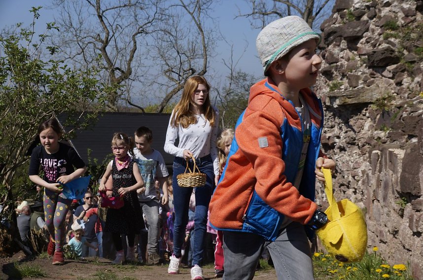 Ostereiersuche auf der Ebersburg