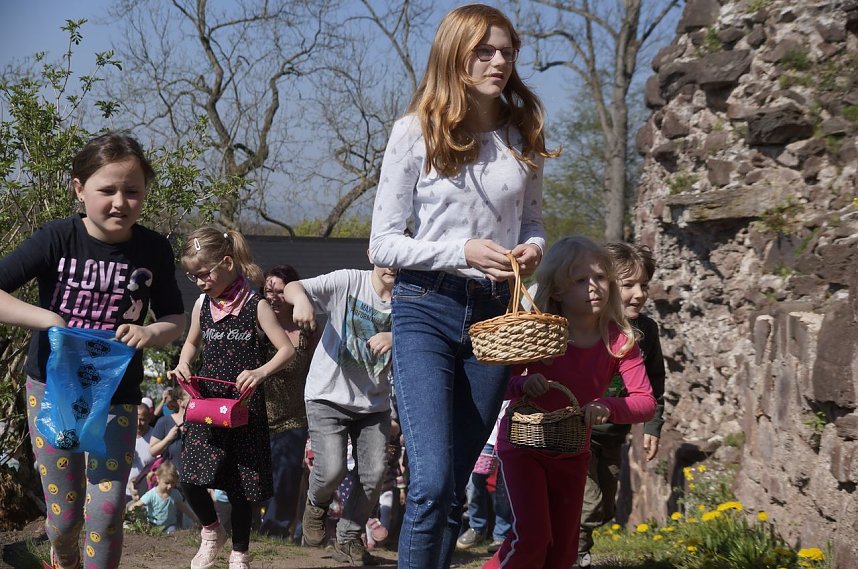 Ostereiersuche auf der Ebersburg