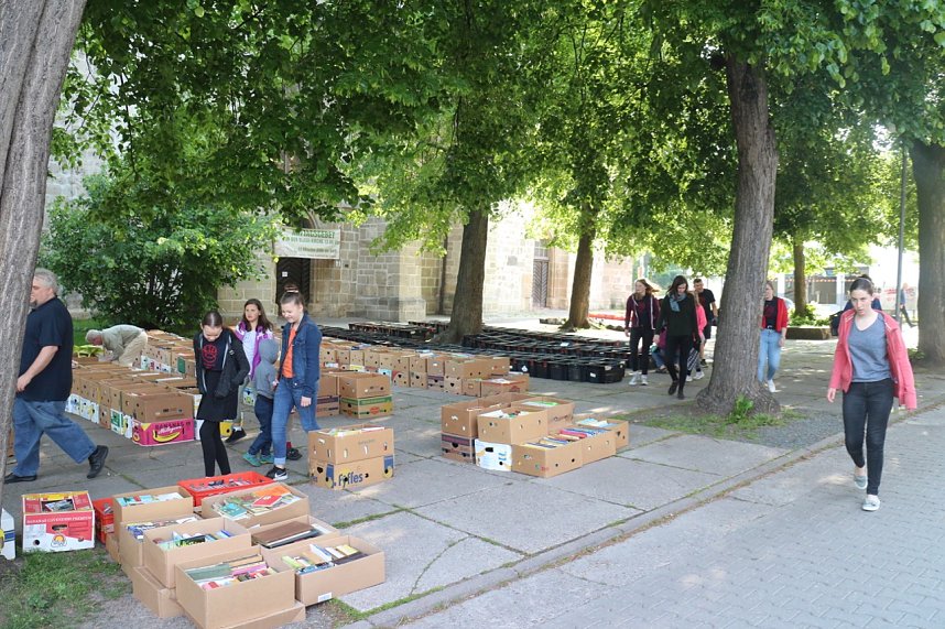 Kila-B&uuml;cherflohmarkt auf dem Blasii-Kirchplatz