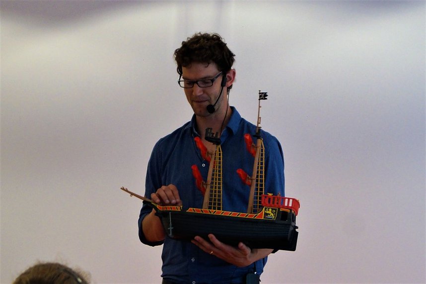 Lukas Hainer stellt sein Buch vor