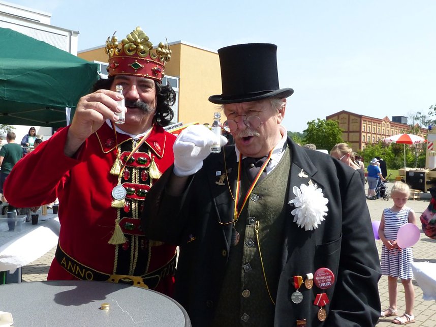 Zwei Feste auf "einen Streich"
