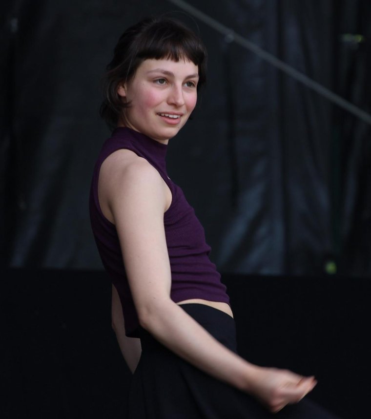 We love to entertain you