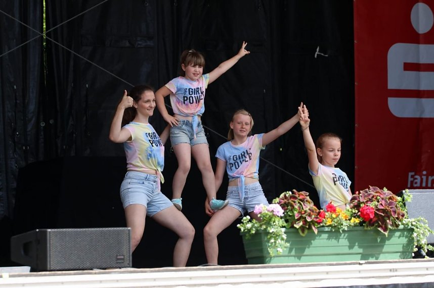 We love to entertain you