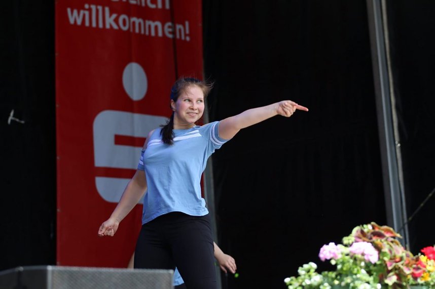 We love to entertain you