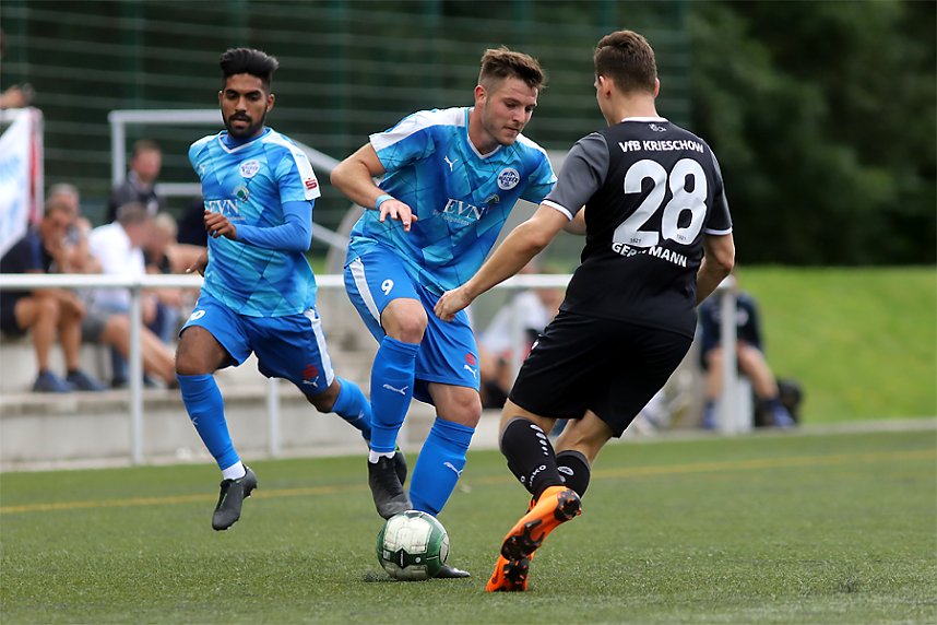 Kantersieg gegen Krieschow: "Man of the Match" - Paul Kirchner! Im Hintergrund: Aman Brinkmann
