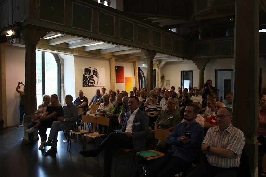 Podiumsdiskussion in der Altendorfer Kirche