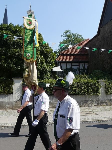 Gro&szlig;er Umzug zum Ellricher Sch&uuml;tzenfest