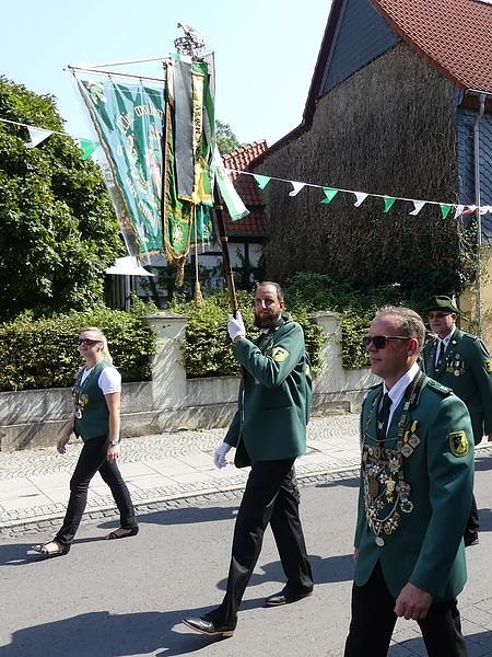 Gro&szlig;er Umzug zum Ellricher Sch&uuml;tzenfest
