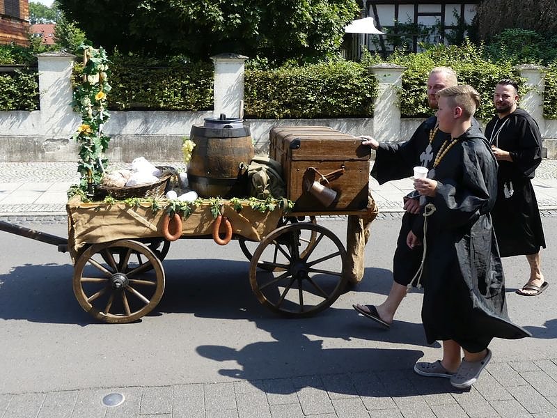 Gro&szlig;er Umzug zum Ellricher Sch&uuml;tzenfest