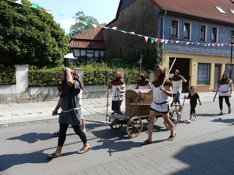Gro&szlig;er Umzug zum Ellricher Sch&uuml;tzenfest