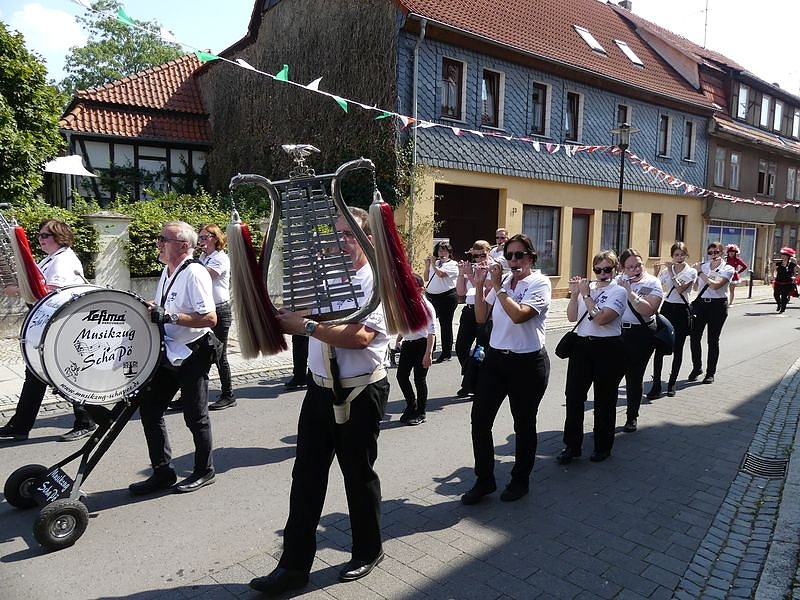 Gro&szlig;er Umzug zum Ellricher Sch&uuml;tzenfest