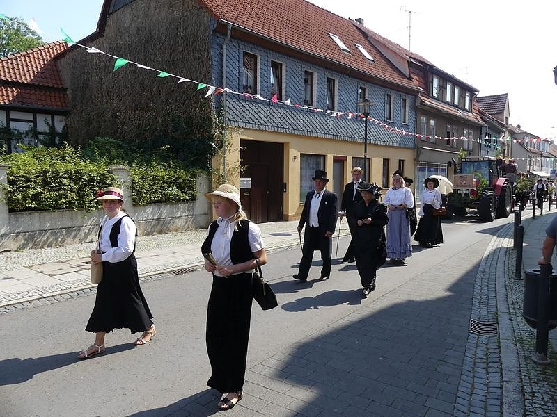 Gro&szlig;er Umzug zum Ellricher Sch&uuml;tzenfest