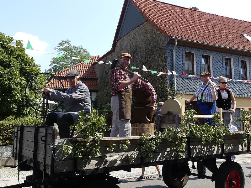 Gro&szlig;er Umzug zum Ellricher Sch&uuml;tzenfest