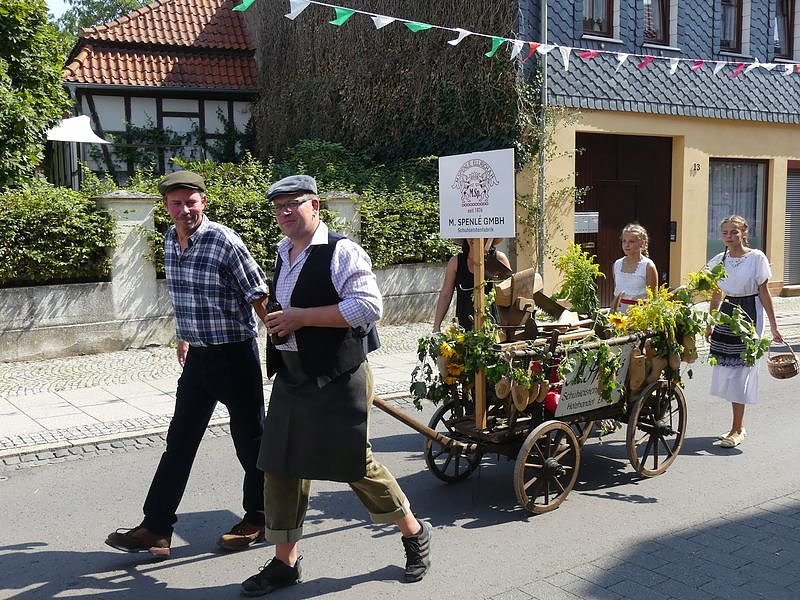 Gro&szlig;er Umzug zum Ellricher Sch&uuml;tzenfest