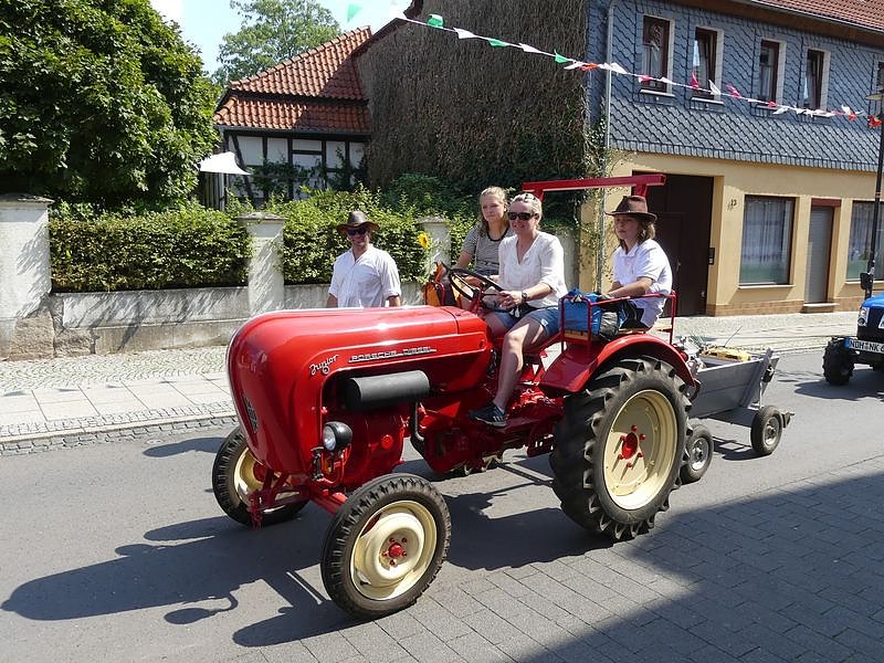 Gro&szlig;er Umzug zum Ellricher Sch&uuml;tzenfest