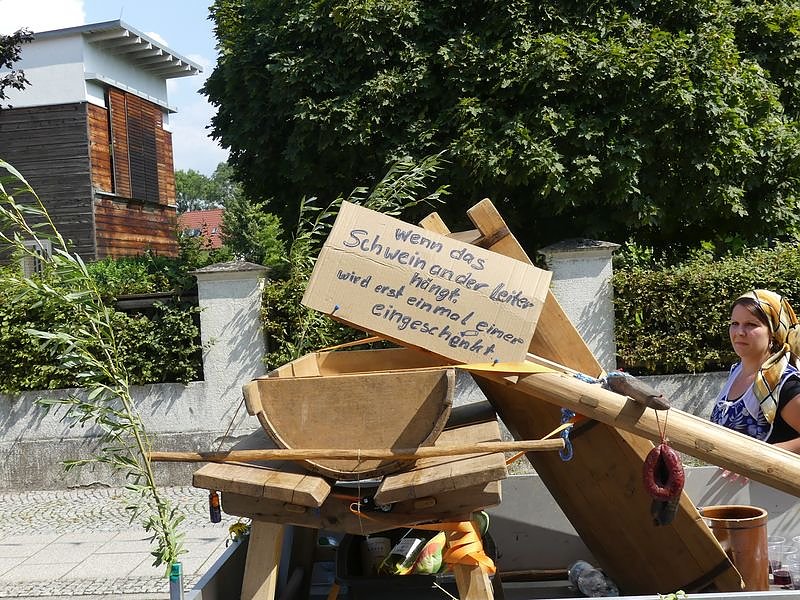 Gro&szlig;er Umzug zum Ellricher Sch&uuml;tzenfest