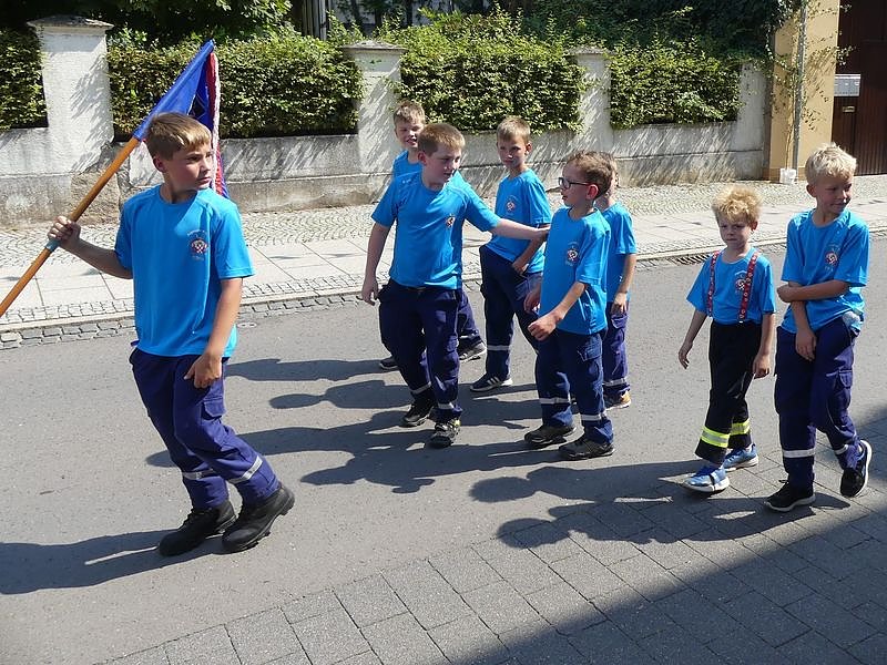 Gro&szlig;er Umzug zum Ellricher Sch&uuml;tzenfest