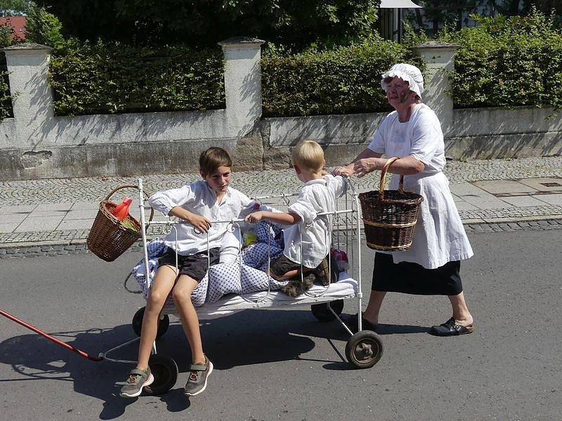 Gro&szlig;er Umzug zum Ellricher Sch&uuml;tzenfest