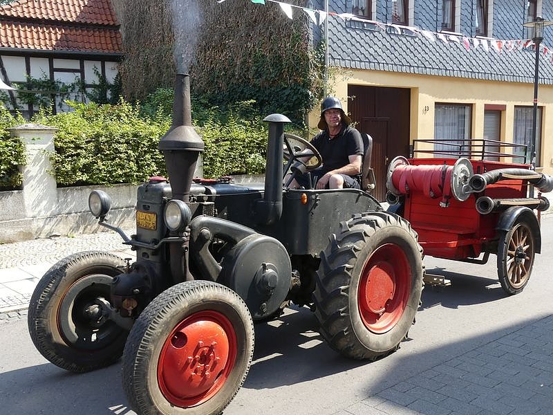 Gro&szlig;er Umzug zum Ellricher Sch&uuml;tzenfest