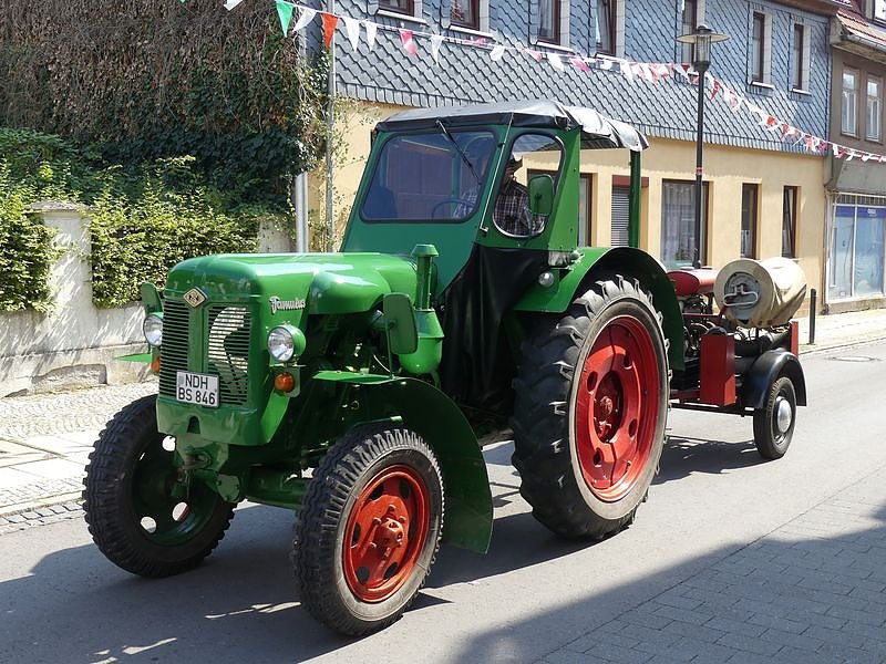 Gro&szlig;er Umzug zum Ellricher Sch&uuml;tzenfest