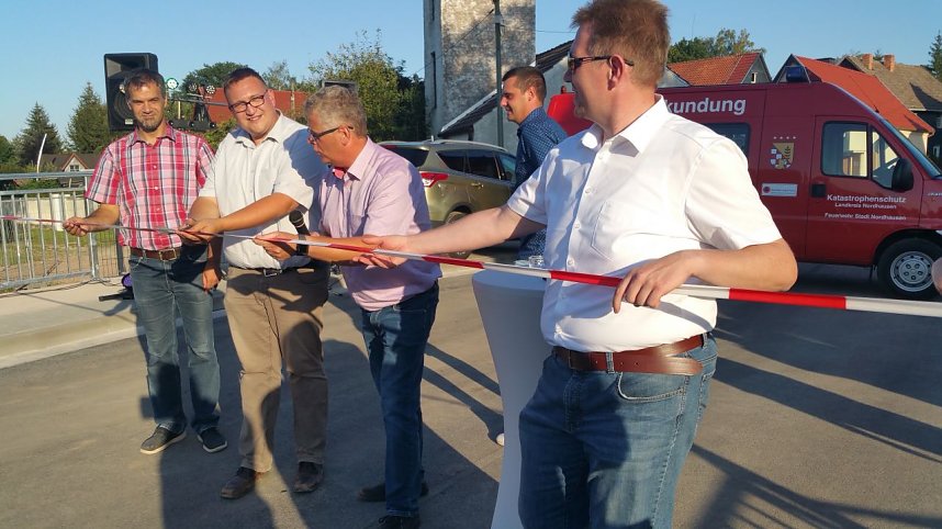 Br&uuml;cke &uuml;ber die Helme eingeweiht