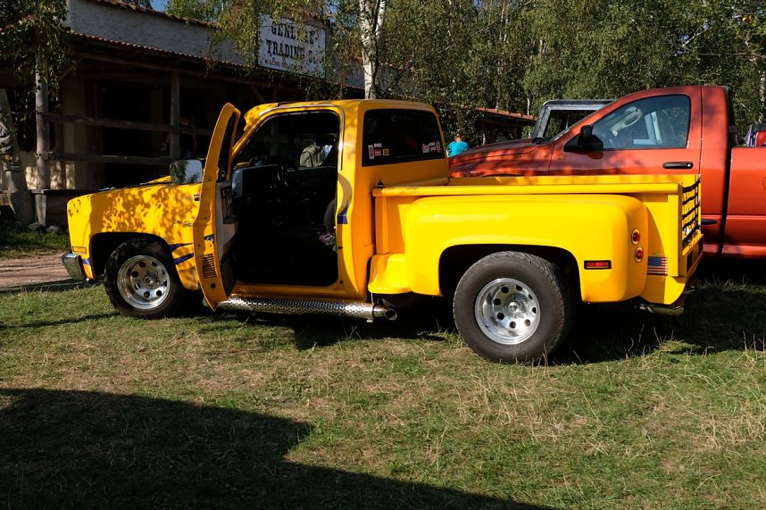 US-Cars in der Westernstadt