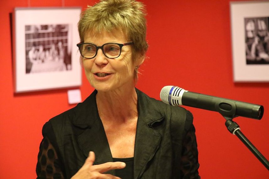 In den Wohnzimmern Ostdeutschlands - Fotoausstellung in der Flohburg