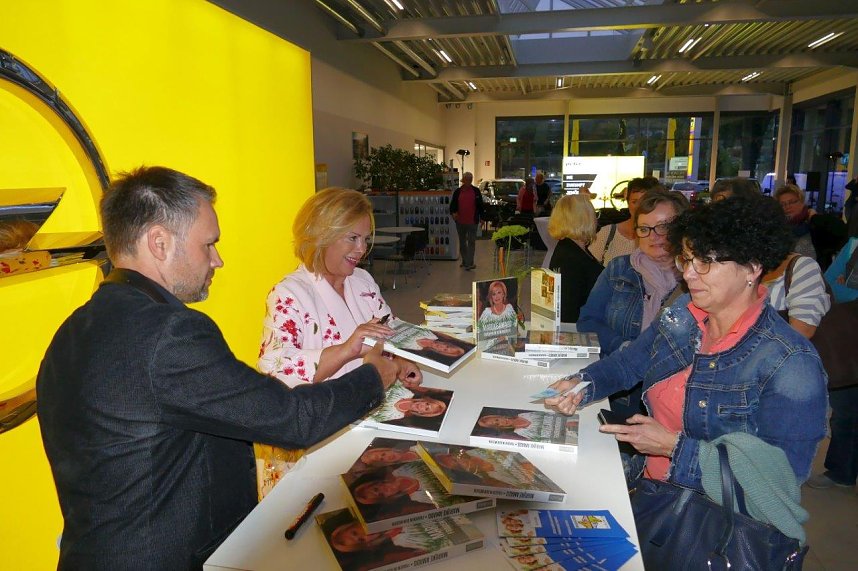 Marijke Amado begeisterte im Autohaus Peter mit lecker Abend