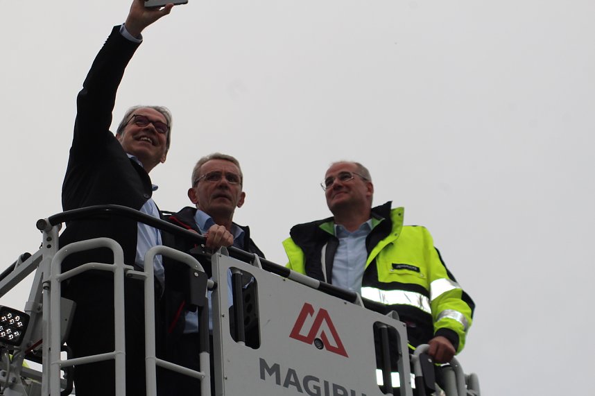 Drehleiter&uuml;bergabe Bleicherode