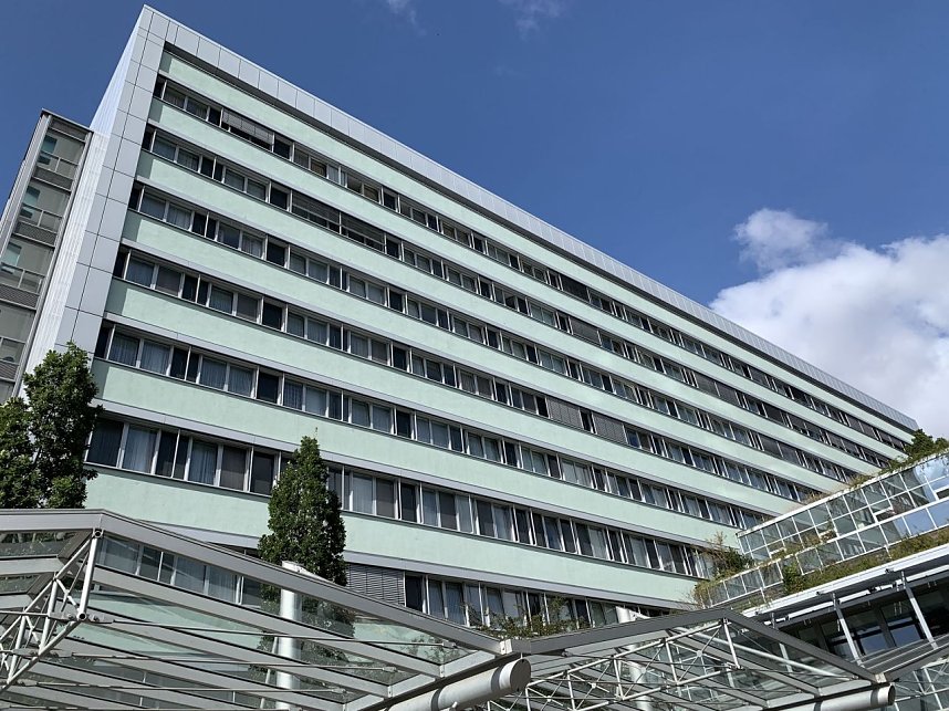 Fassadenreinigung am S&uuml;dharz-Klinikum