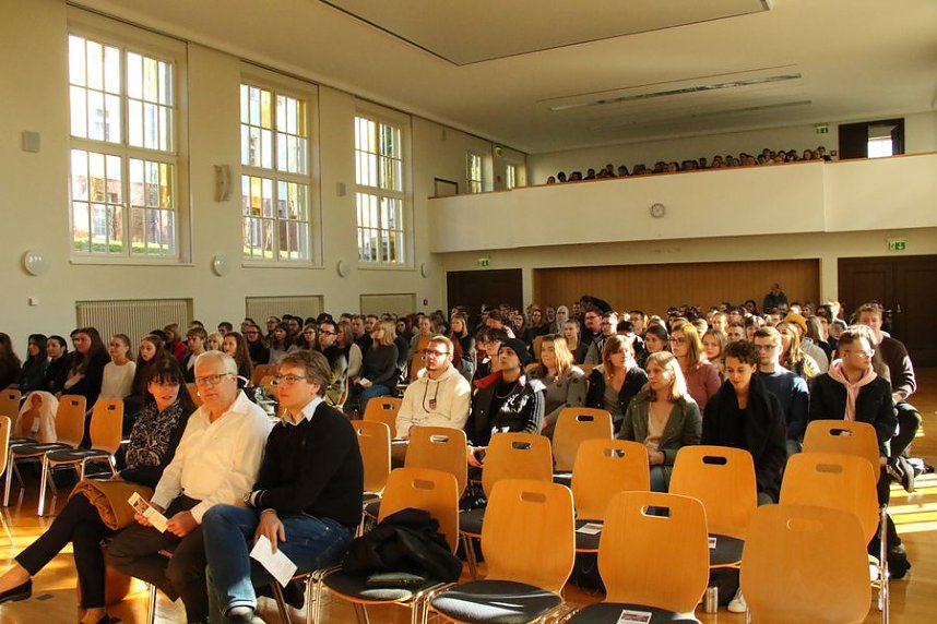 Neue Studierende begr&uuml;&szlig;t