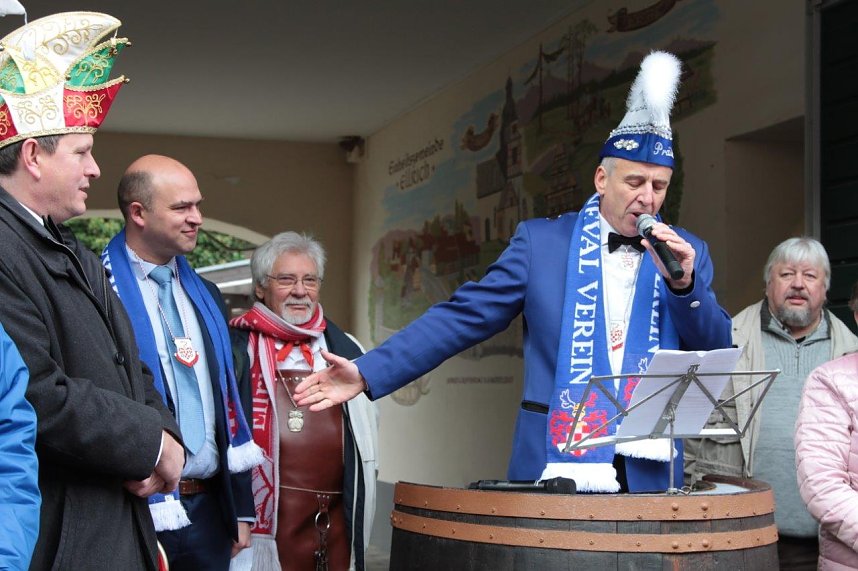 Karnevalsstart in Ellrich vor dem Rathaus. 