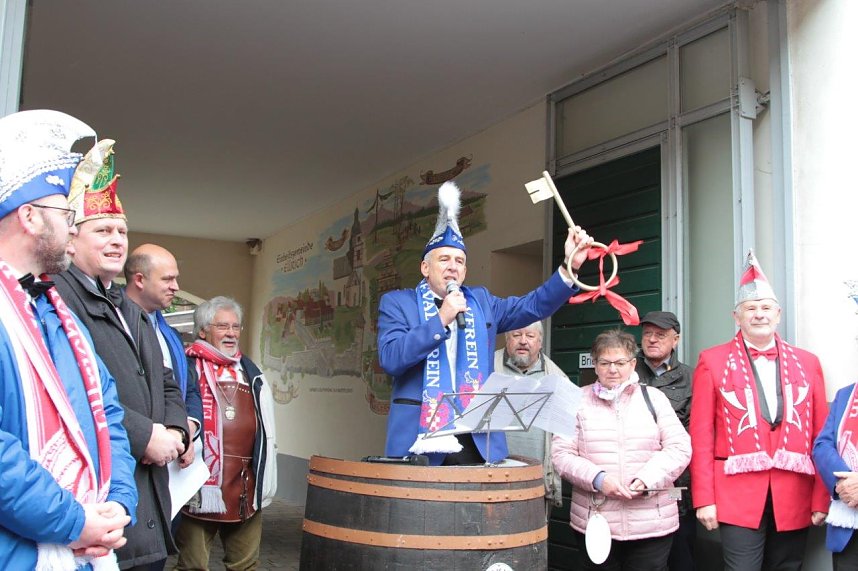 Karnevalsstart in Ellrich vor dem Rathaus. 