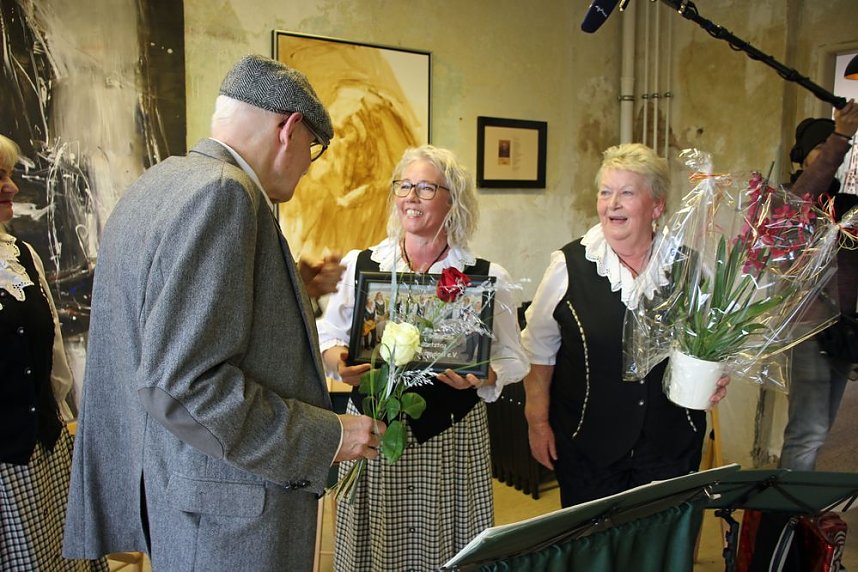 Dem Meister ein St&auml;ndchen gebracht