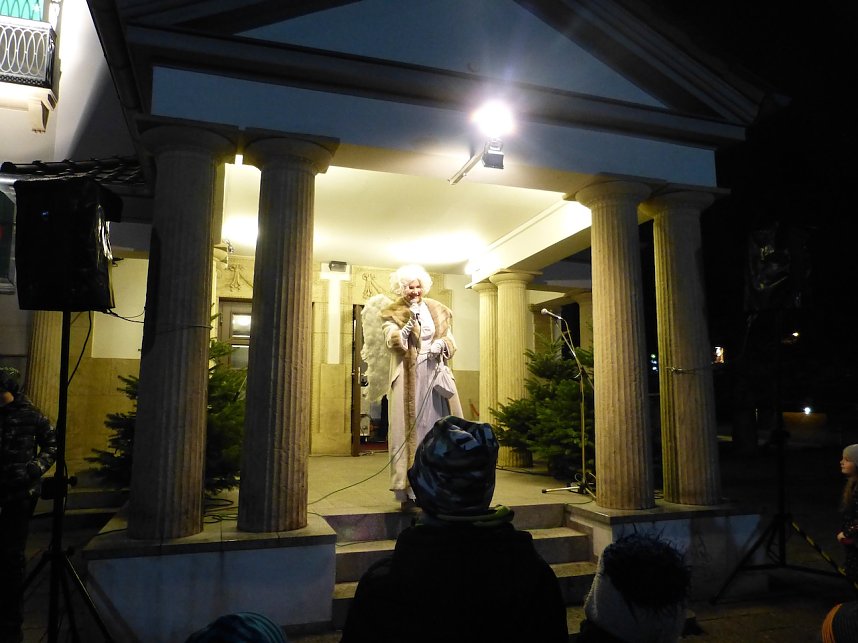 Roland, Weihnachtsmann und Oberb&uuml;rgermeister am Theater-Adventskalender