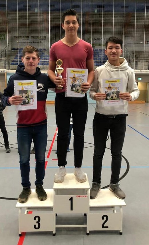 Herder-Gymnasium ehrte Sportlerinnen, Sportler und &Uuml;bungsleiter