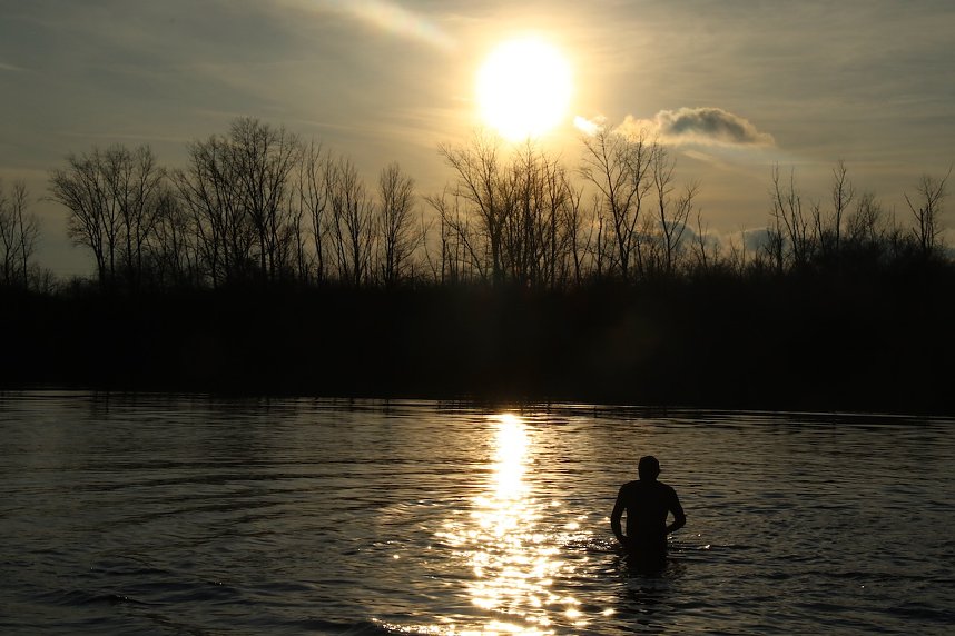 Eisbaden im Kiesschacht
