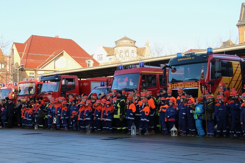 Friedenslicht &uuml;bergeben