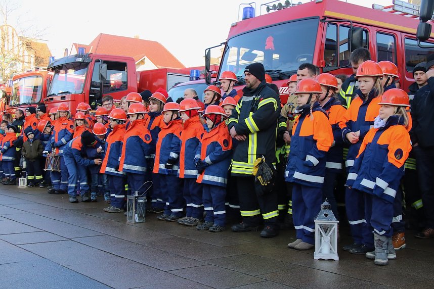 Friedenslicht &uuml;bergeben