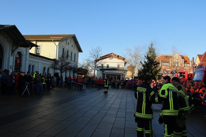 Friedenslicht &uuml;bergeben