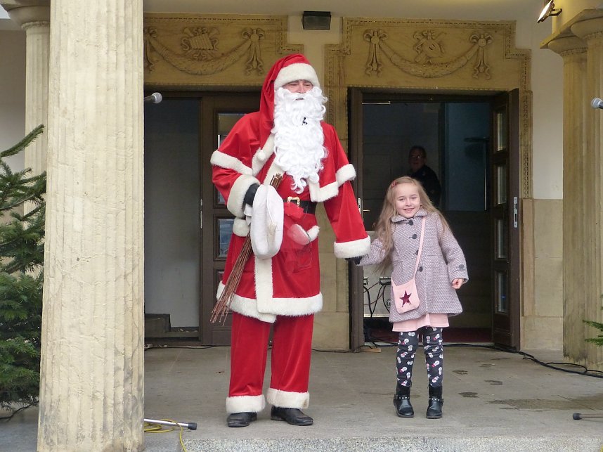 Hinter dem 24. Fenstert&uuml;rchen verbarg sich heute morgen der Weihnachtsmann h&ouml;chstpers&ouml;nlich