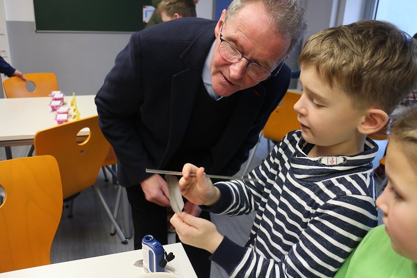 F&uuml;r ihren Forschergeist wurden die Sch&uuml;lerinnen und Sch&uuml;ler der Grundschule Werther heute ausgezeichnet