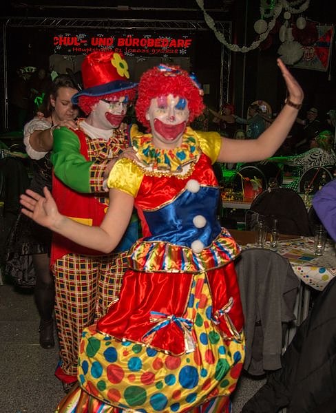 Salzaer N&auml;rrinnen und Narren feierten im Jugendclubhaus