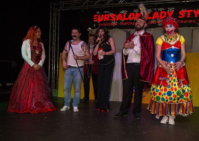 Salzaer N&auml;rrinnen und Narren feierten im Jugendclubhaus