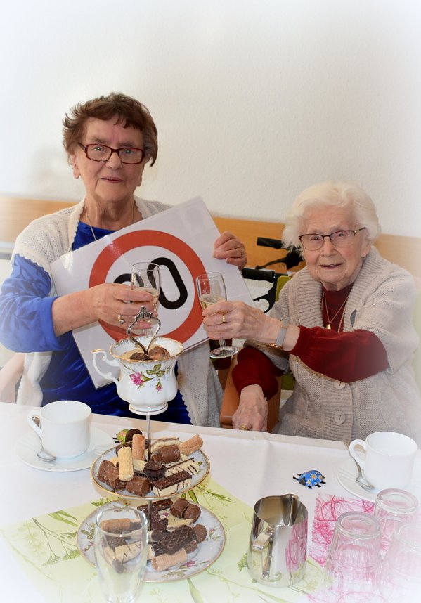 30 Jahre im Heim - Maria Hoppe wurde zu ihrem Jubil&auml;um gratuliert