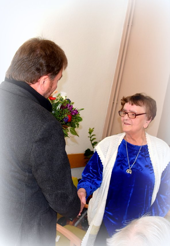 30 Jahre im Heim - Maria Hoppe wurde zu ihrem Jubil&auml;um gratuliert